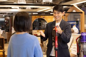 『ジャパレクラボ』の接客スタッフ（家電商品のお試し・レジ応対）