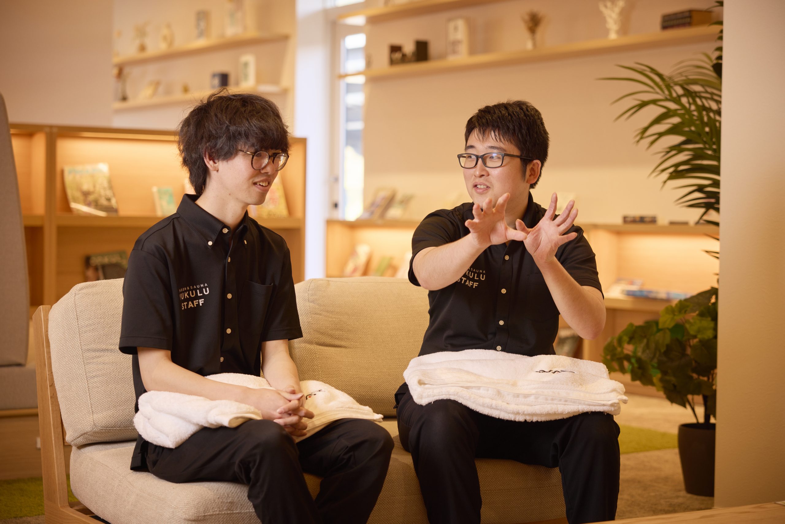 右：ソエダさん（楽）