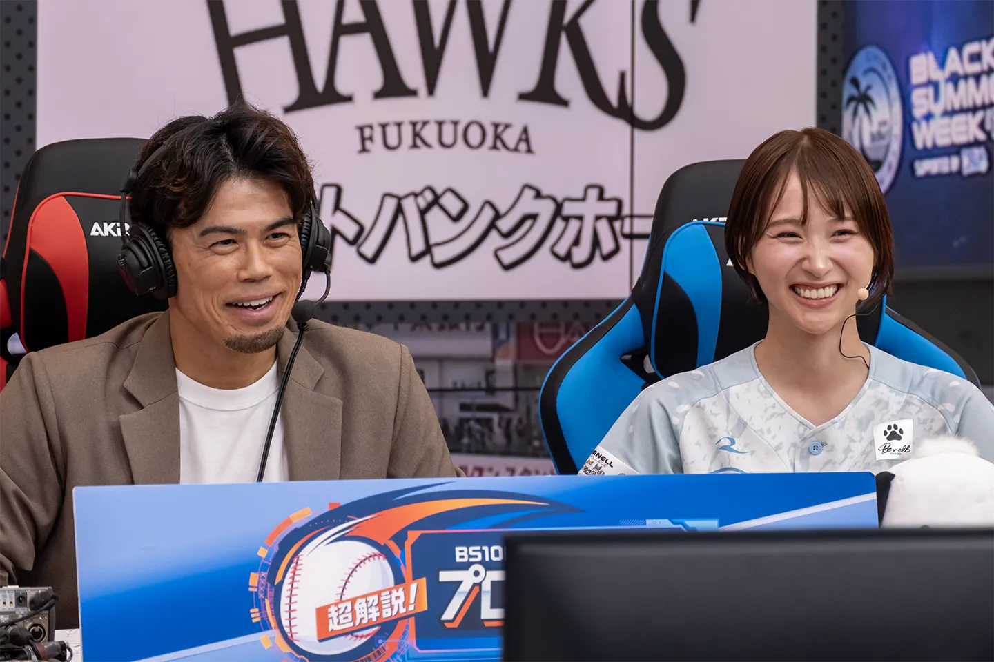 解説の今江敏晃さん(左)、ゲストの姫子さん(右)